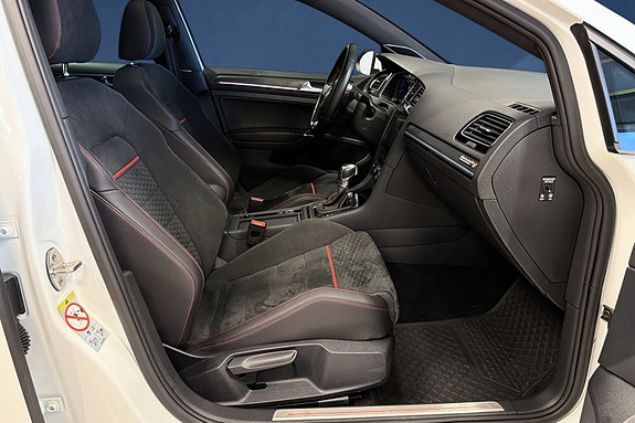 Volkswagen Golf VII 14 of 20