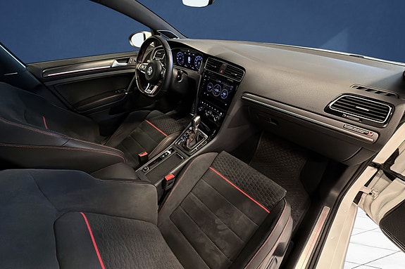 Volkswagen Golf VII 13 of 20