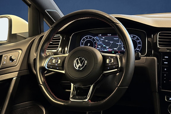 Volkswagen Golf VII 17 of 20