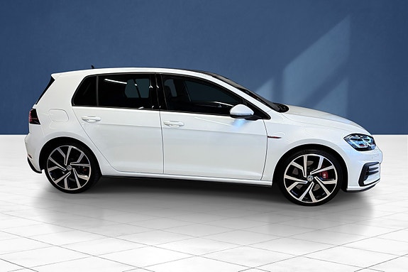Volkswagen Golf VII 2 of 20
