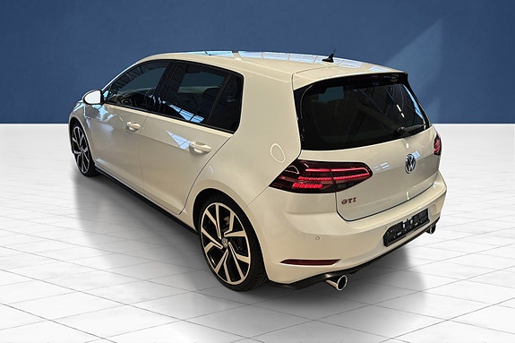 Volkswagen Golf VII 7 of 20