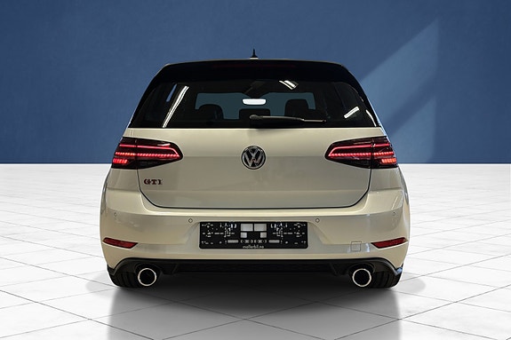 Volkswagen Golf VII 5 of 20