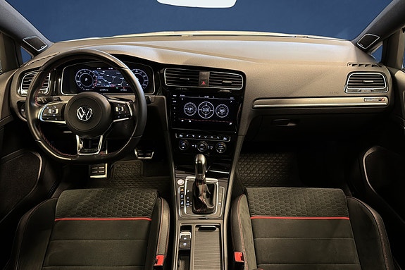 Volkswagen Golf VII 16 of 20