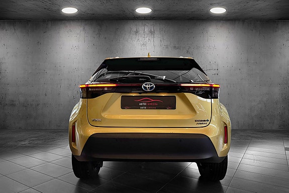 Toyota Yaris Cross 4 of 24