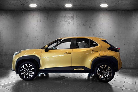 Toyota Yaris Cross 2 of 24