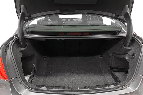 BMW 318d 14 of 15