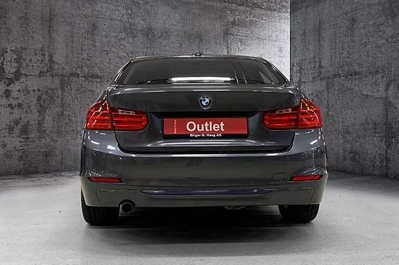 BMW 318d 4 of 15