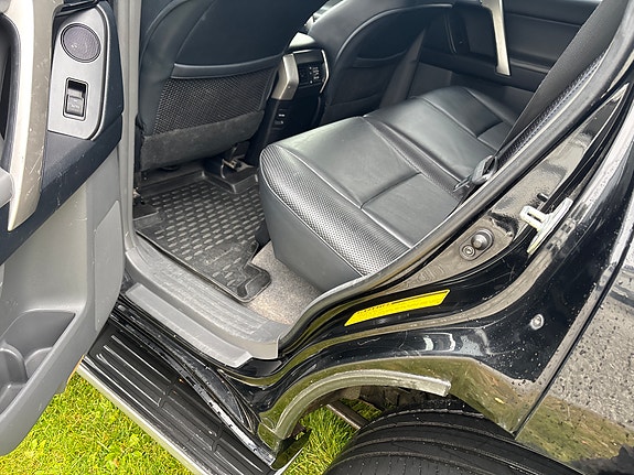 Toyota Land Cruiser 12 of 12