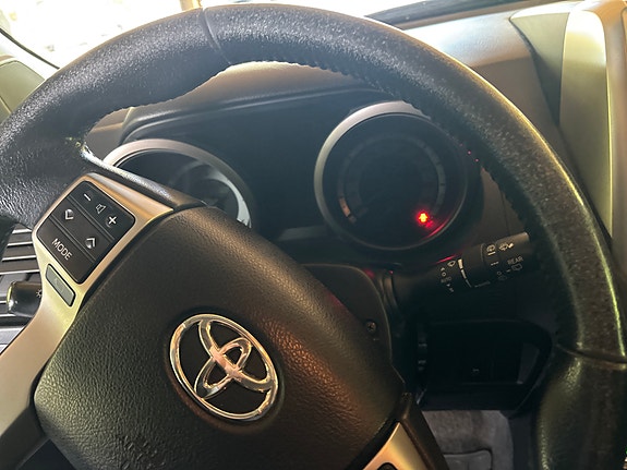 Toyota Land Cruiser 4 of 12