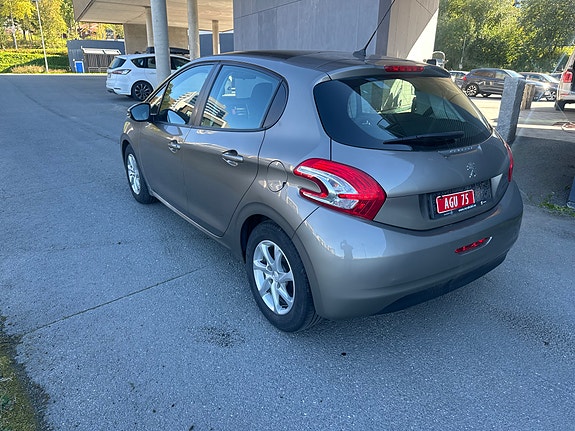 Peugeot 208 6 of 14
