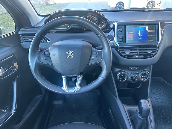 Peugeot 208 9 of 14