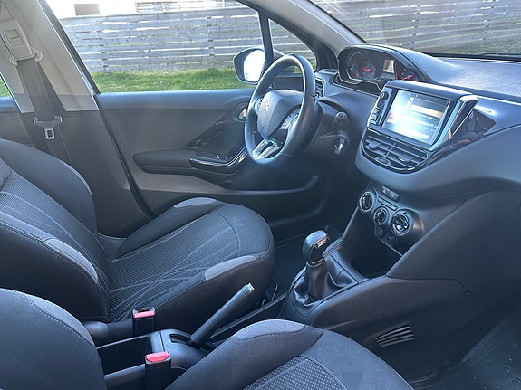 Peugeot 208 10 of 14