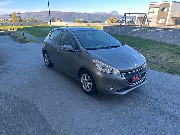 Peugeot 208 3 of 14