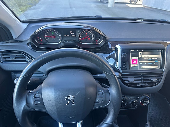 Peugeot 208 11 of 14