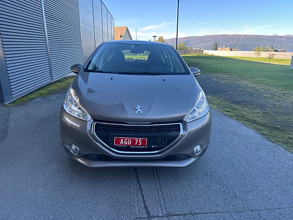 Peugeot 208 5 of 14