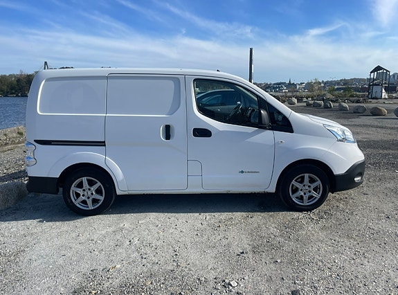 Nissan e-NV200 2 of 15