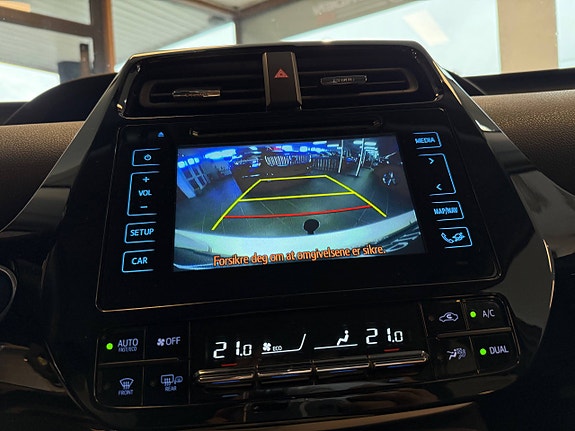 Toyota Prius 11 of 30