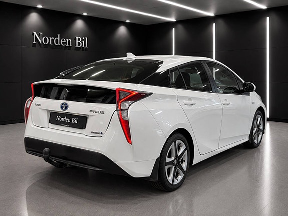 Toyota Prius 6 of 30