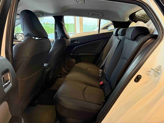 Toyota Prius 17 of 30