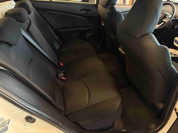Toyota Prius 21 of 30
