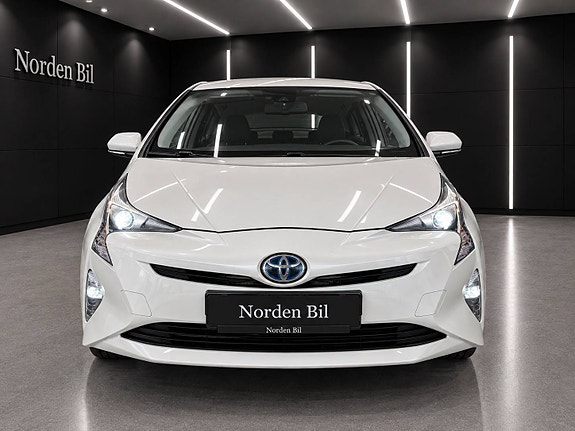 Toyota Prius 2 of 30
