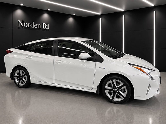 Toyota Prius 3 of 30