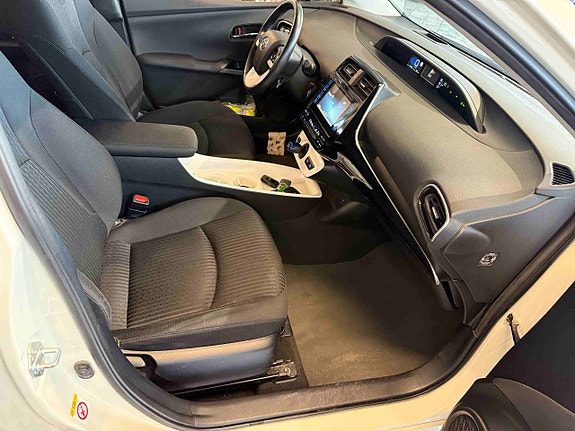 Toyota Prius 22 of 30