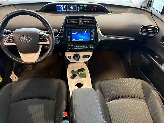 Toyota Prius 23 of 30