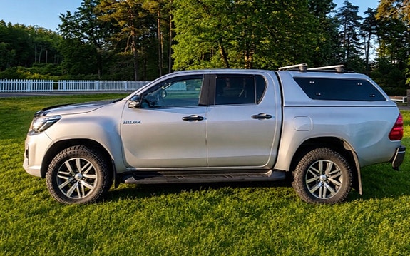 Toyota HiLux 2 of 8