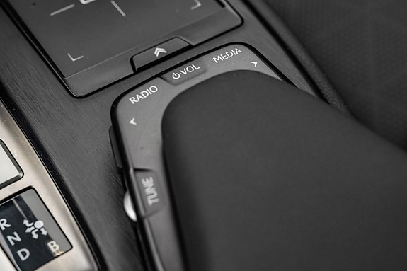 Lexus UX300e 22 of 29