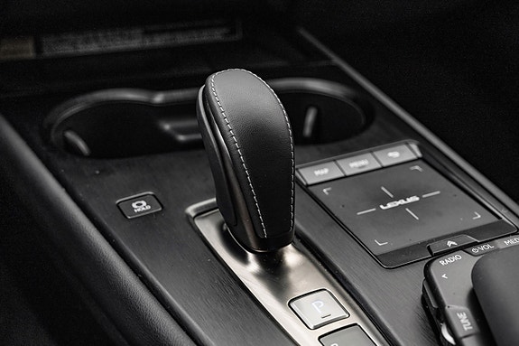 Lexus UX300e 20 of 29