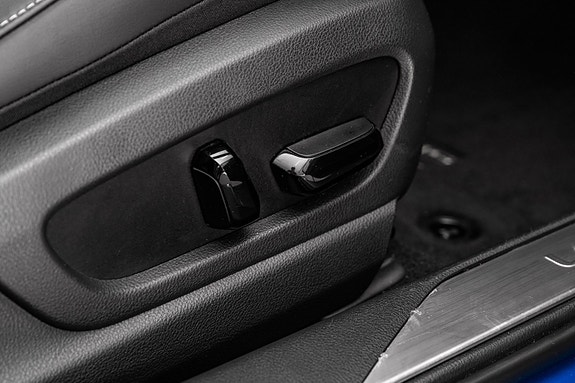 Lexus UX300e 27 of 29