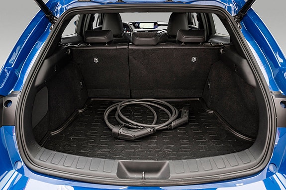 Lexus UX300e 28 of 29