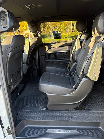 Mercedes-Benz EQV300 8 of 22