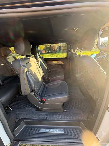 Mercedes-Benz EQV300 16 of 22