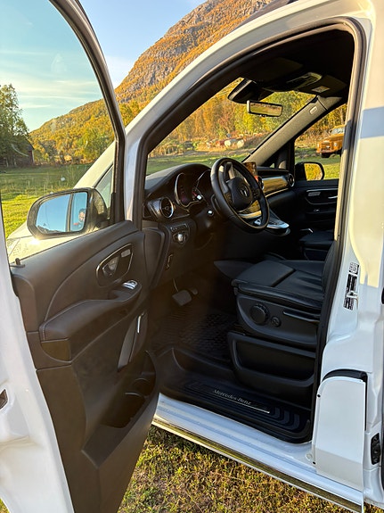 Mercedes-Benz EQV300 7 of 22