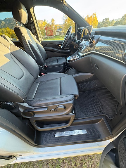 Mercedes-Benz EQV300 21 of 22