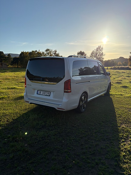 Mercedes-Benz EQV300 4 of 22