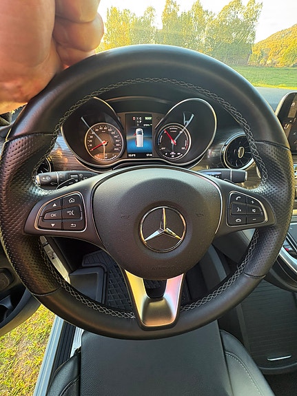 Mercedes-Benz EQV300 13 of 22