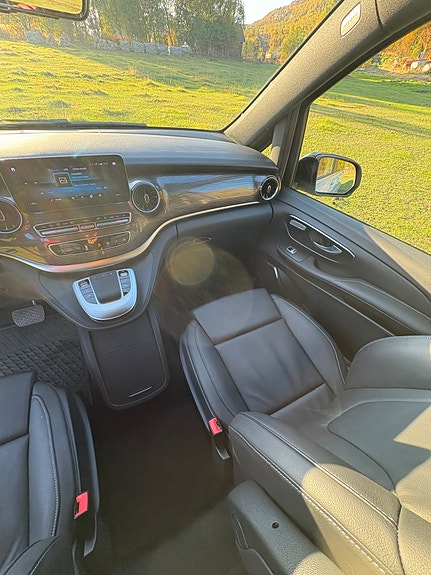 Mercedes-Benz EQV300 12 of 22
