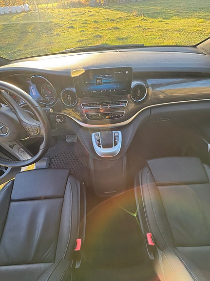 Mercedes-Benz EQV300 11 of 22