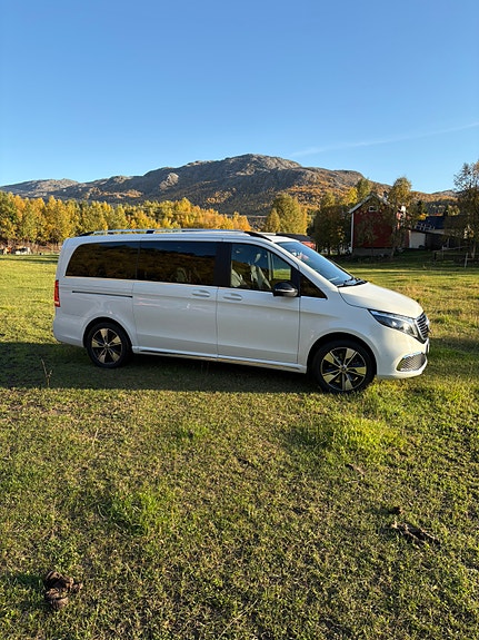 Mercedes-Benz EQV300 3 of 22