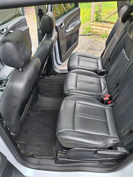 Ford S-MAX 9 of 14