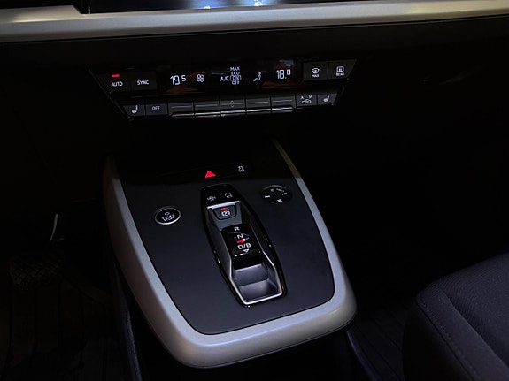 Audi Q4 e-tron 4 of 18