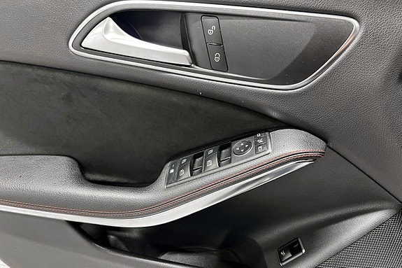Mercedes-Benz CLA180 17 of 27