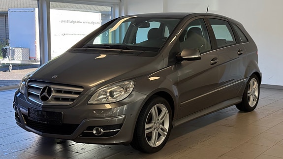 Mercedes-Benz B180 4 of 30