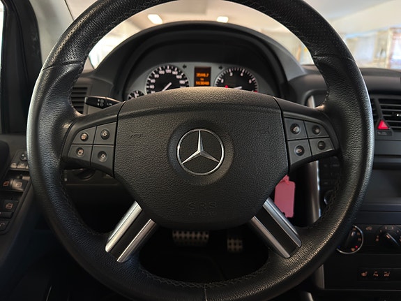 Mercedes-Benz B180 24 of 30