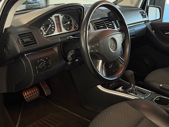 Mercedes-Benz B180 10 of 30