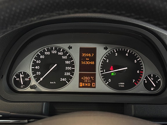 Mercedes-Benz B180 27 of 30