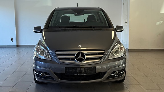 Mercedes-Benz B180 3 of 30